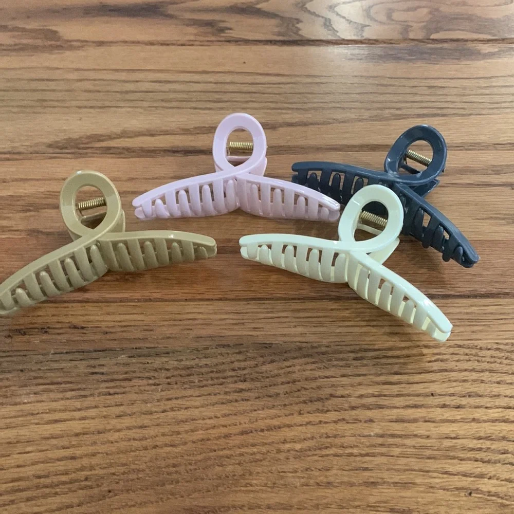 12 Hair Clips - Picture 8 of 10